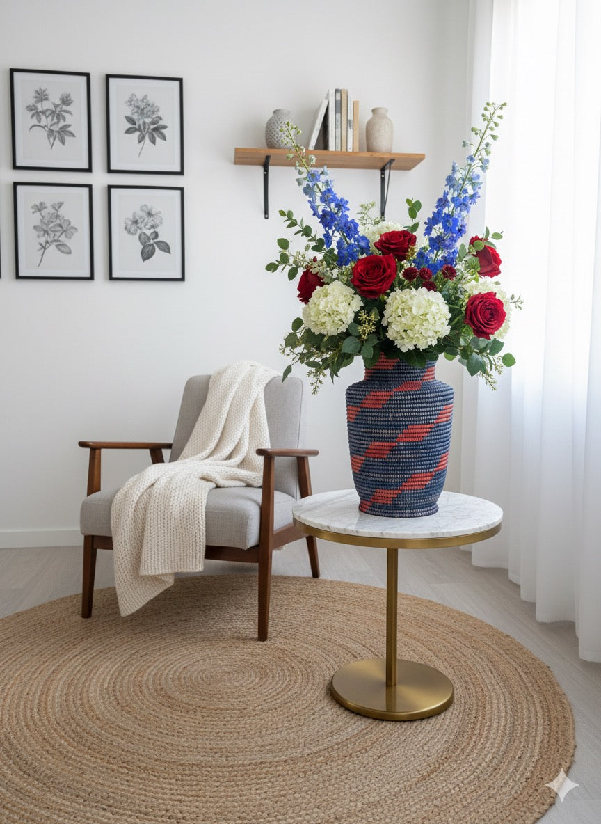 Pot de fleurs bleu foncée et rouge