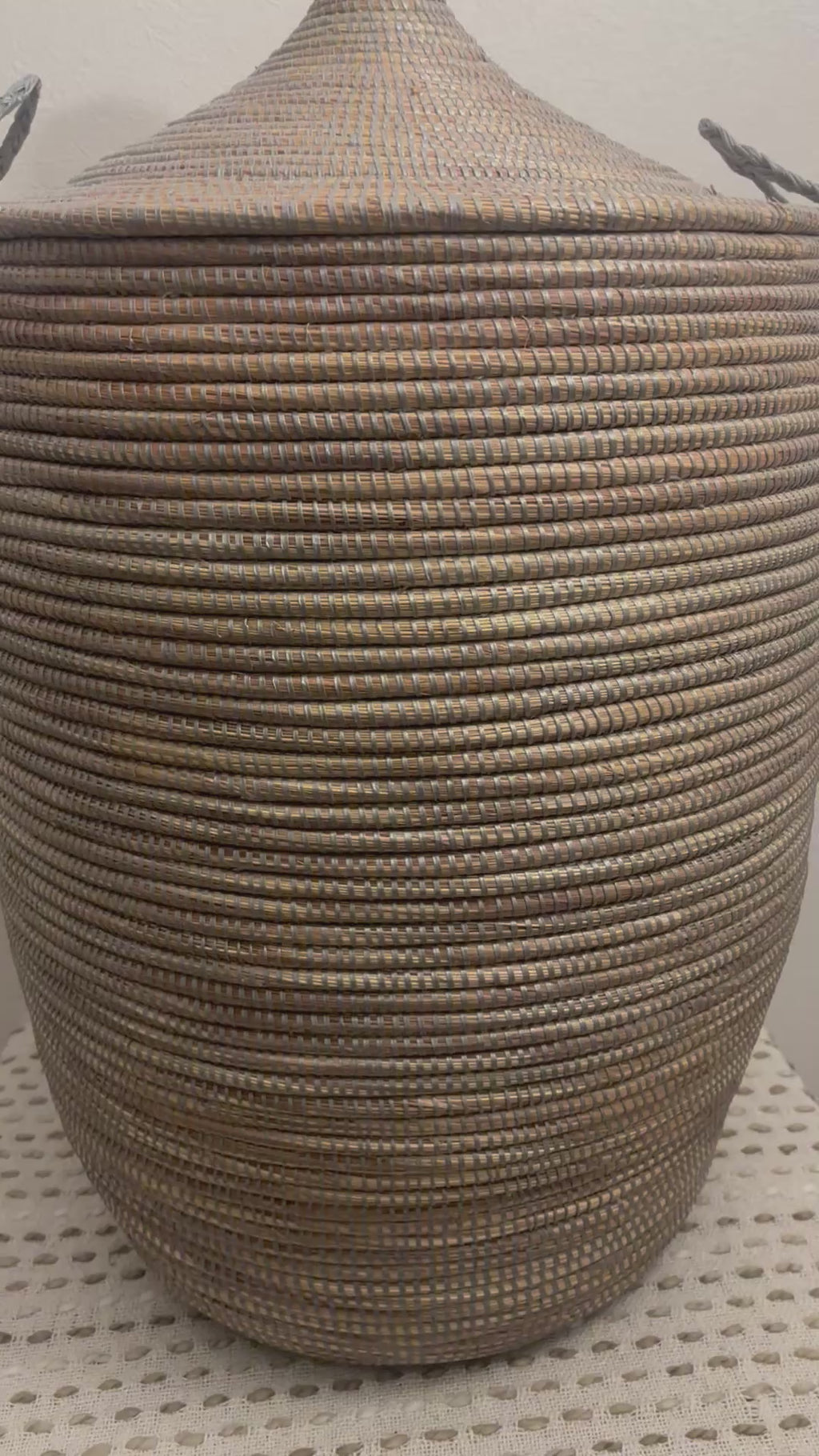 Panier à Linge Sénégalais en Herbe de Savane – Tressé à la Main gris